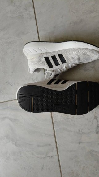 Scarpe Adidas uomo bianche e nere