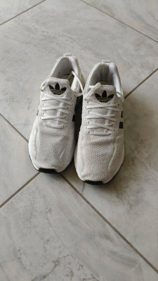 Scarpe Adidas uomo bianche e nere