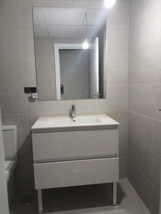 Mueble de baño con lavabo 80cm. Grifo no incluido.
