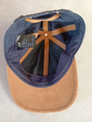 Gorra nueva H&M Negra y Marrón