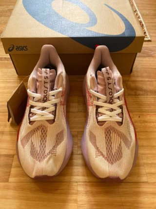 Asics Novablast Rosas Moradas Talla 38