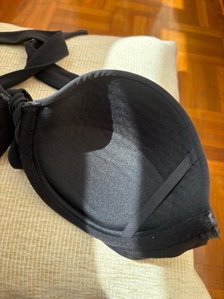 Top bikini negro Oysho, talla 85