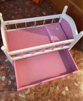 Cuna de juguete para muñecos rosa