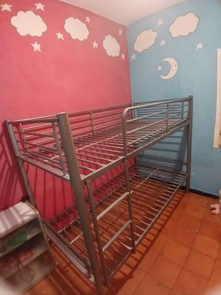 Litera metálica gris
