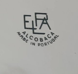 Sopera de porcelana con detalles dorados