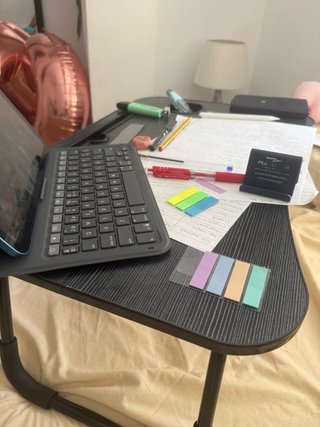 Escritorio plegable para cama