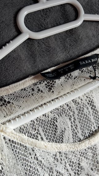 Blusa Zara encaje y flecos blanca