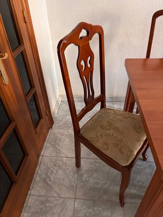 Juego de 4 sillas rústicas de madera