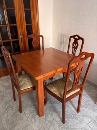 Juego de 4 sillas rústicas de madera