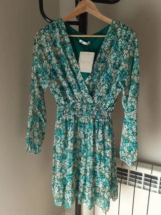 Vestido verde floral manga larga
