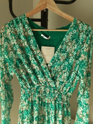 Vestido verde floral manga larga