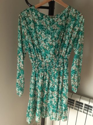 Vestido verde floral manga larga