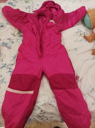 Mono de nieve rosa para niña