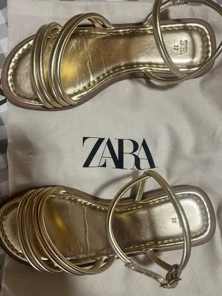 Sandalias doradas niña Zara Talla 32