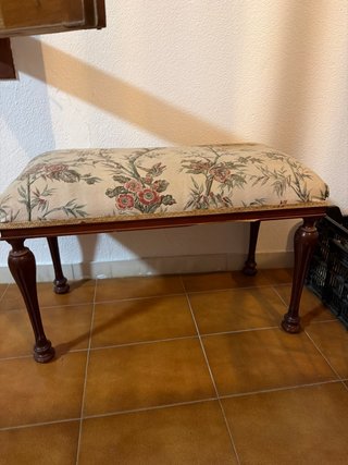 Taburete tapizado floral madera