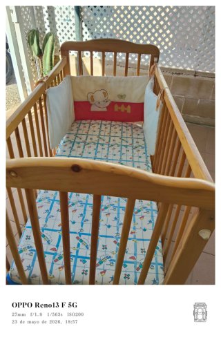 Cuna de madera para bebé
