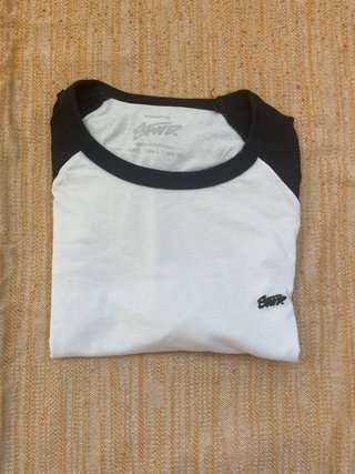 Camiseta Pull&Bear Manga Corta Negra y Blanca