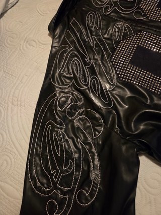Cazadora de cuero negra