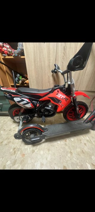 Moto Eléctrica Infantil Roja y Negra se a cojido p