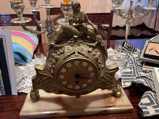 Reloj de mesa decorado dorado antiguo
