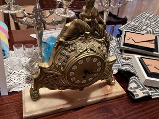 Reloj de mesa decorado dorado antiguo