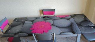 Mesa cocina extensible cristal y metal, 4 sillas.