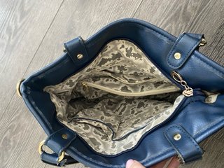 Bolso azul con flecos