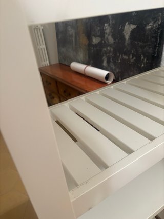2 banquetas blancas de madera