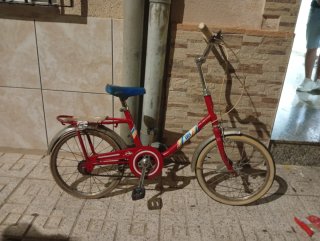 Bicicleta BH roja para niños