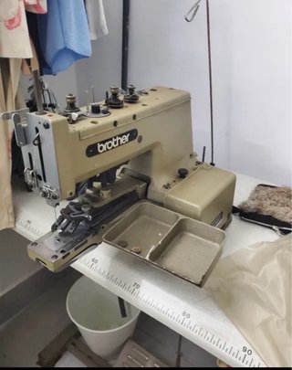 Máquina de coser Brother para botones