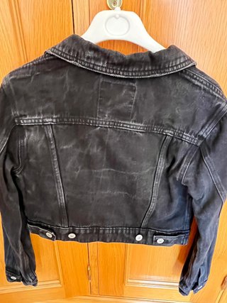 Cazadora vaquera negra Pull & Bear Talla S