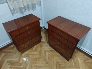 Mesitas de noche antiguas de madera