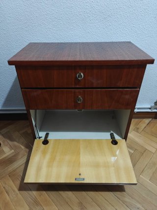 Mesitas de noche antiguas de madera