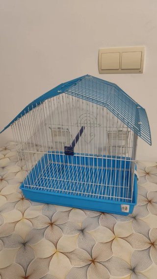 Jaula para pájaro azul y blanco