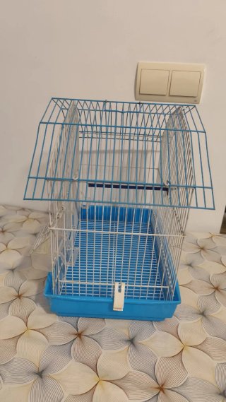 Jaula para pájaro azul y blanco