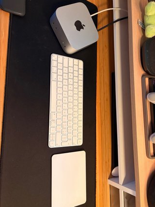 Mac mini M4 16GB 256GB | Apple keyboard & trackpa