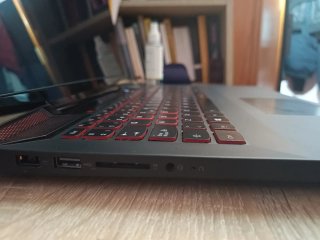 Portátil Lenovo i7 Negro/Rojo