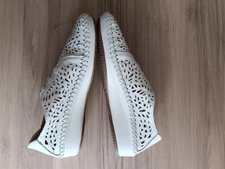 Zapatilla Pikolinos calada crema