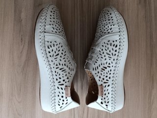 Zapatilla Pikolinos calada crema