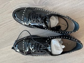 Zapatos Massimo Dutti negros charol tachuelas