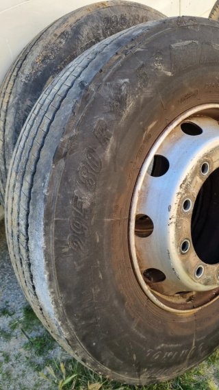 2 Ruedas delateras Camión 295/80 R22.5
