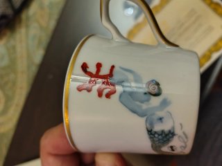 Tazas y platitos de porcelana Salvador Dalí