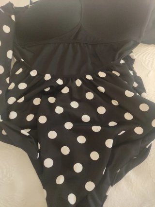 Bañador y pareo faldita lazada lunares negro y bla
