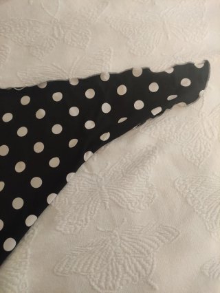Bañador y pareo faldita lazada lunares negro y bla