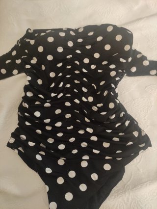 Bañador y pareo faldita lazada lunares negro y bla