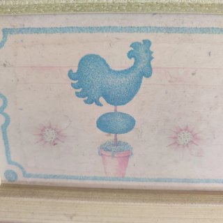 Perchero de madera decorado