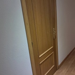 Puerta de paso de madera con cristal
