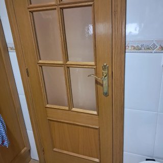 Puerta de paso de madera con cristal