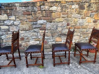 4 Sillas Castellanas  de piel y madera trabajadas