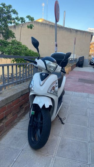 Moto SYM Symphony ST 125cc Blanca